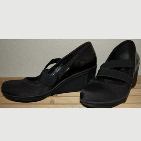 Kenneth Cole Reaction Shoes - Kenneth Cole, Lacross Women Size 8 Patent Wedge Black Shoes